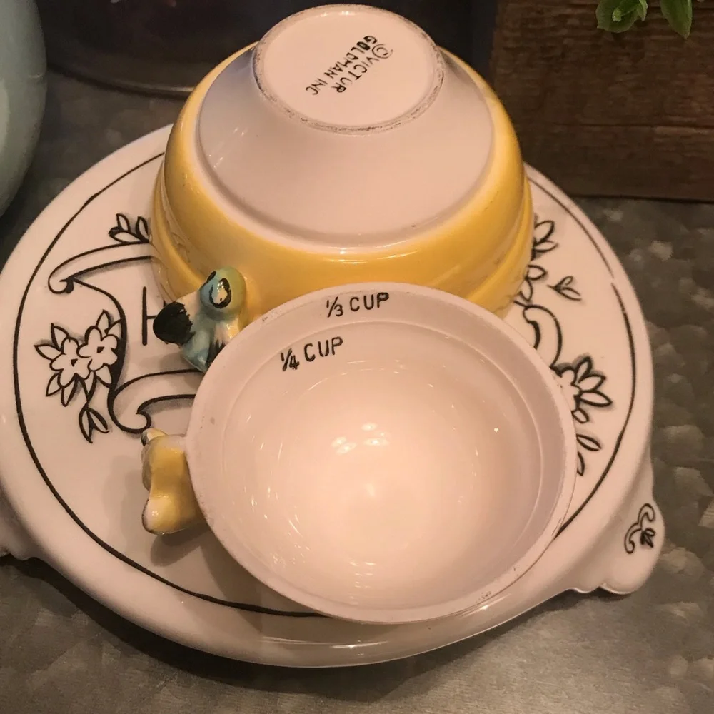Vintage Victor Goldman Beehive Measuring Cups
